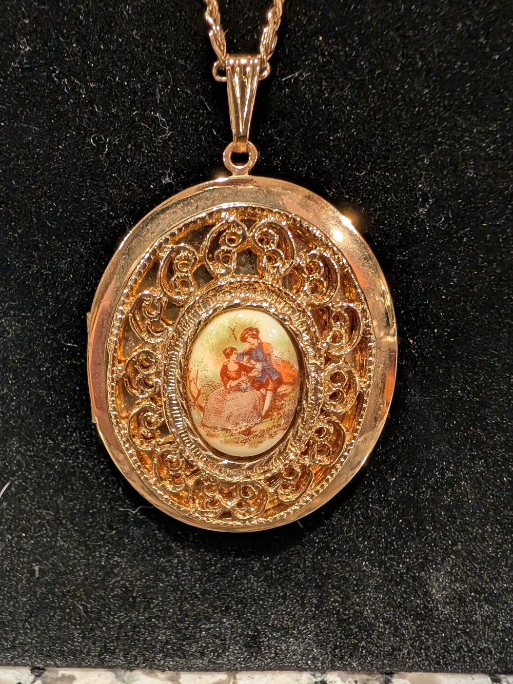 Gold Tone Filigree Oval Pendant Necklace with Courting Couple, Vintage
